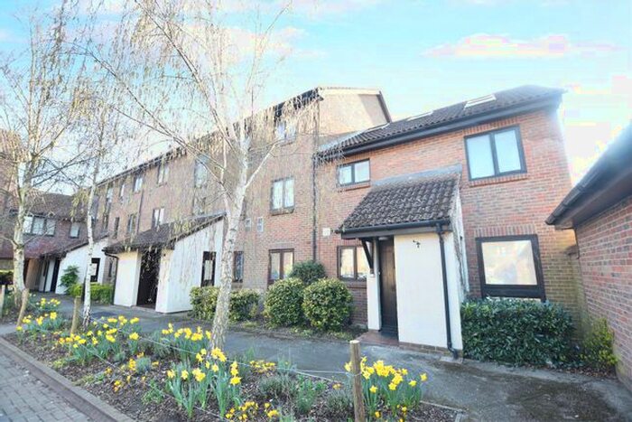 4 Bedroom End Of Terrace House To Rent In Braybourne Drive, Isleworth, TW7