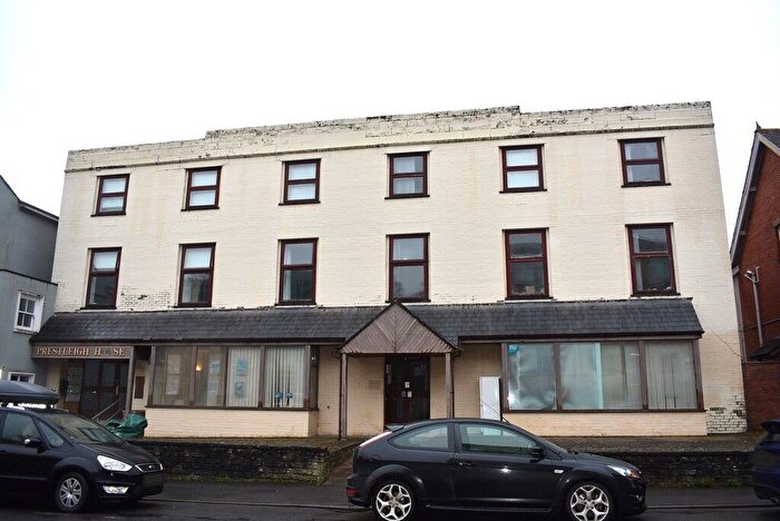 2 Bedroom Flat To Rent In Hendford, Yeovil, BA20