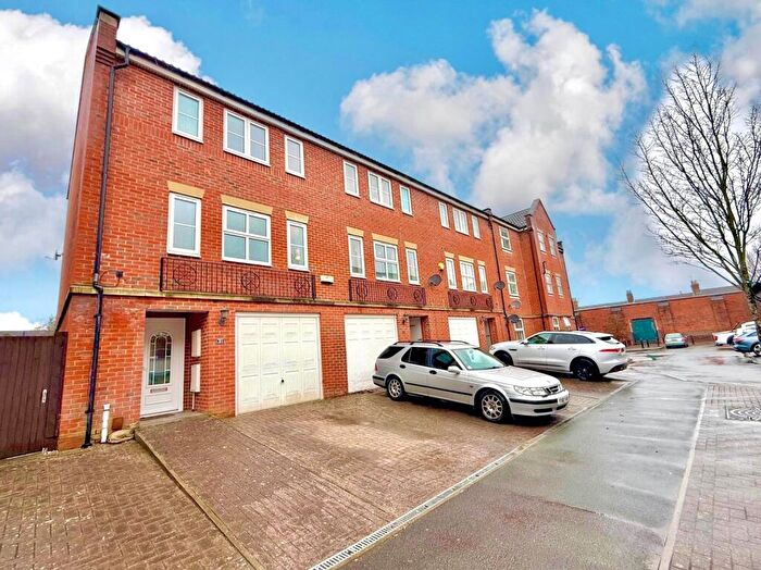 4 Bedroom End Of Terrace House For Sale In Lynmouth Road, Churchward, Swindon, SN2