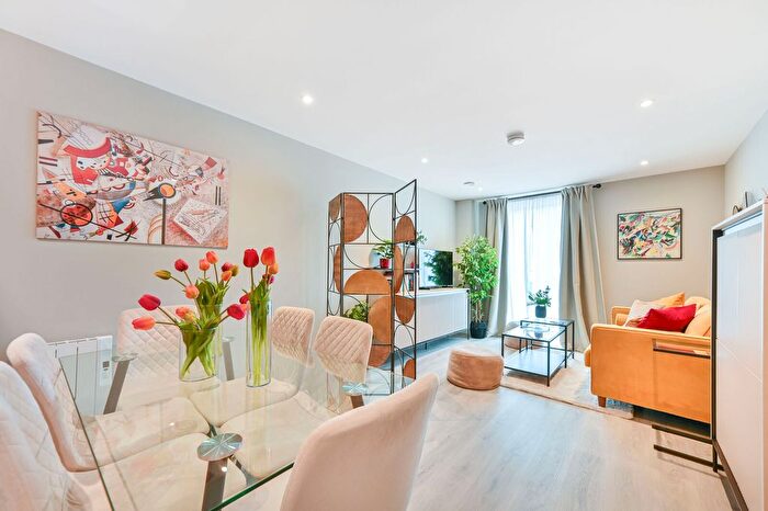 1 Bedroom Flat To Rent In Gladstone Park Gardens, Gladstone Park, London, NW2