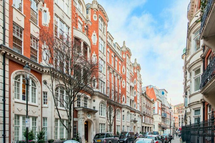 3 Bedroom Flat To Rent In Lincoln House, Basil Street, SW3