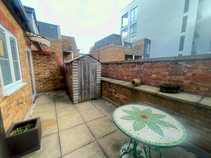 2 Bedroom Flat To Rent In Kingston Road, London, SW19