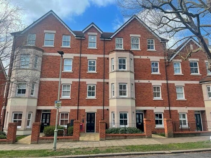 2 Bedroom Flat To Rent In Demontford Place, Warwick Avenue, MK40