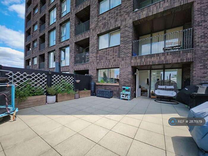 3 Bedroom Flat To Rent In Cavendish Square, London, E16