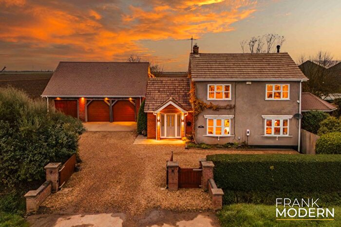 6 Bedroom Detached House For Sale In Common Road, Moulton Seas End, PE12