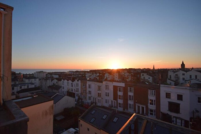 2 Bedroom Apartment For Sale In Brunswick Place, Brighton, BN3
