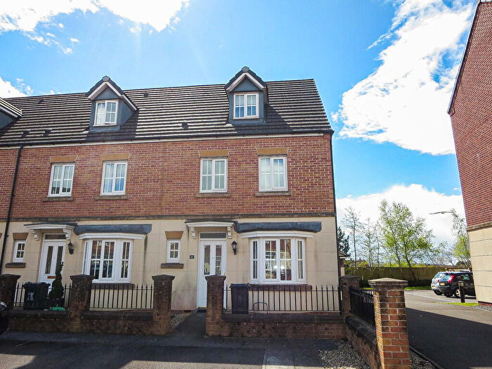 4 Bedroom Town House To Rent In Threipland Drive, Heath, CF14