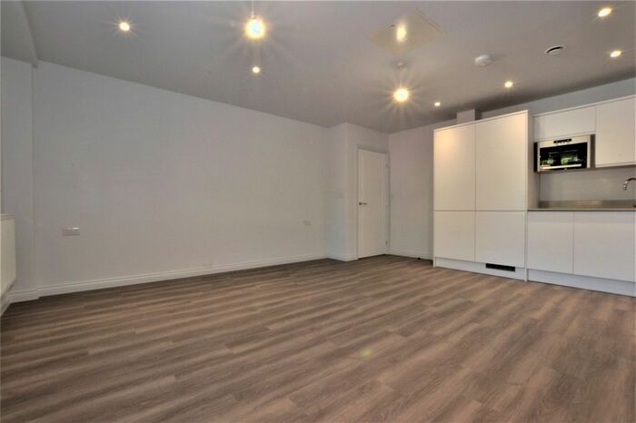 1 Bedroom Flat To Rent In Brighton Road, Purley, CR8