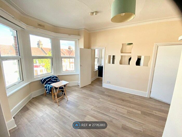 Studio To Rent In Wightman Road, London, N4