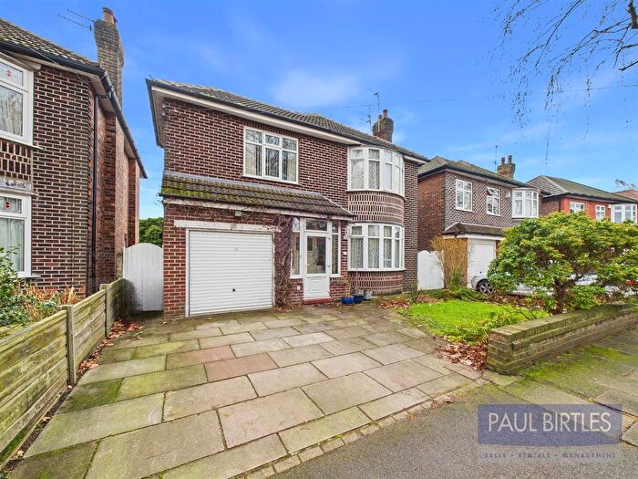 3 Bedroom Detached House For Sale In Bowers Avenue, Davyhulme, Trafford, M41