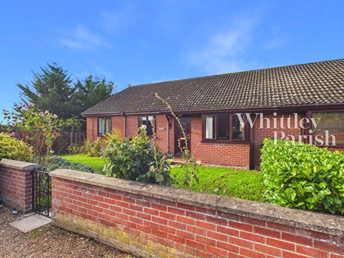 4 Bedroom Semi-Detached Bungalow For Sale In Exchange Road, Newton Flotman, Norwich, NR15