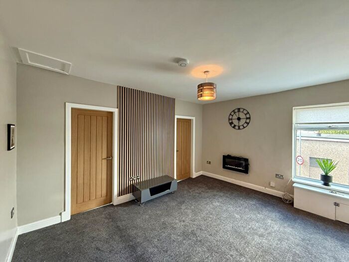 2 Bedroom Flat To Rent In Flat High Street, BL3