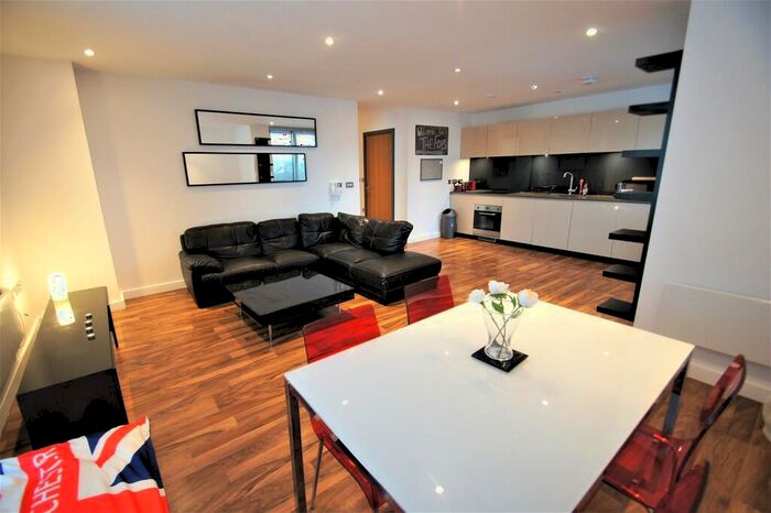 3 Bedroom Apartment To Rent In Milliners Wharf, Manchester, M4