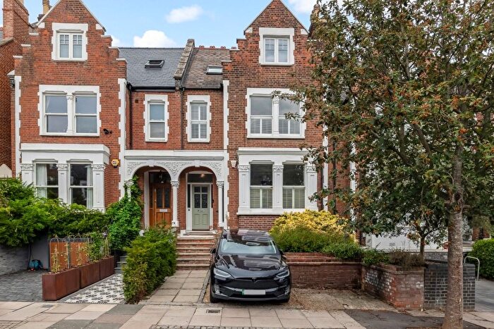 5 Bedroom Property To Rent In Onslow Gardens, N10