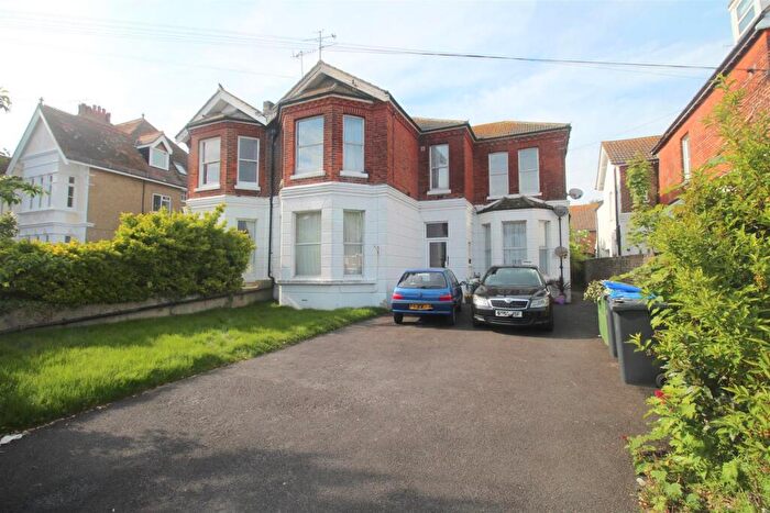 1 Bedroom Flat To Rent In Richmond Road Worthing West Sussex, BN11