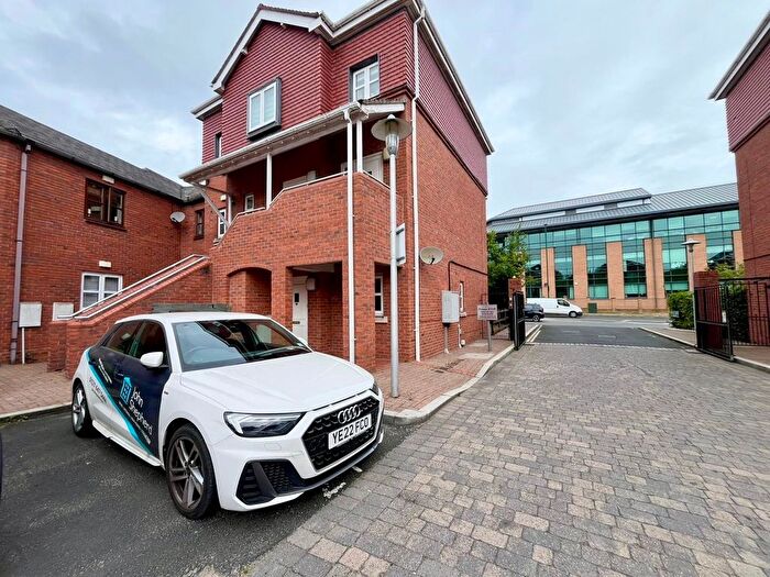 2 Bedroom Flat To Rent In Old Hall Gardens, Shirley, Solihull, West Midlands, B90