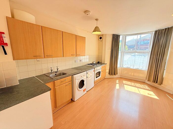 Studio To Rent In Belvedere Road, Taunton, TA1
