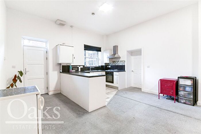 2 Bedroom Flat To Rent In South End, South Croydon, CR0