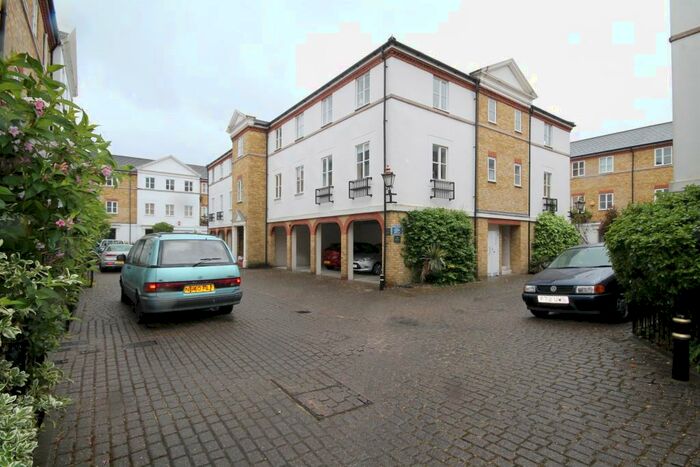 2 Bedroom Flat To Rent In Vestry Mews, London, SE5