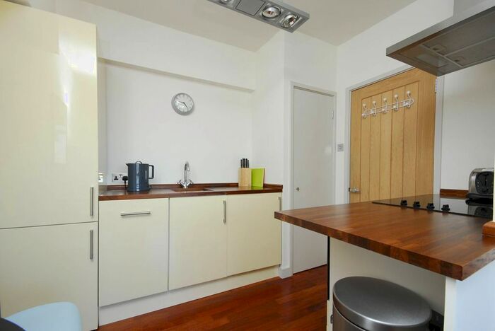 1 Bedroom Flat To Rent In Millbank Court, Westminster, London, SW1P