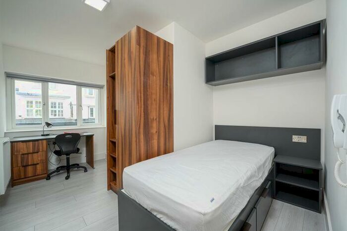 1 Bedroom Flat To Rent In High Street, Walton-On-Thames, KT12