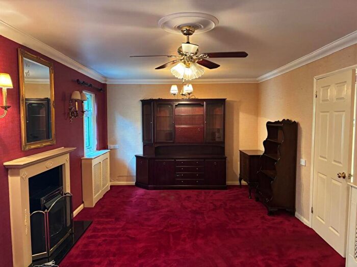 2 Bedroom House To Rent In Hopton Road, Stevenage, SG1