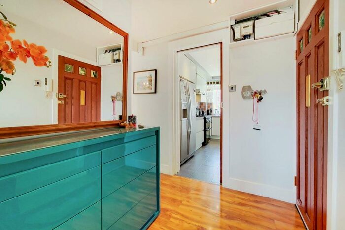 3 Bedroom Flat To Rent In Denmark Hill Estate, Denmark Hill, London, SE5