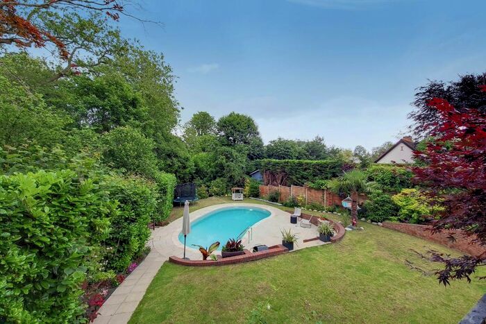 5 Bedroom Detached House For Sale In Beeches Drive, Farnham Common, Slough, SL2