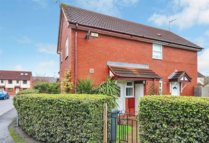 1 Bedroom Mews To Rent In Wavytree Close, Warwick, CV34