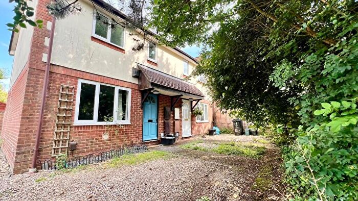 3 Bedroom Semi-Detached House To Rent In Radcot Close, Swindon, Wiltshire, SN5