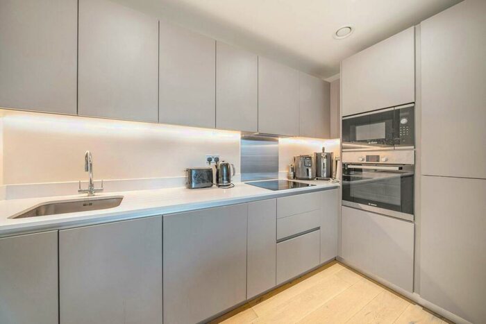 3 Bedroom Flat To Rent In Amphion House, Woolwich, London, SE18