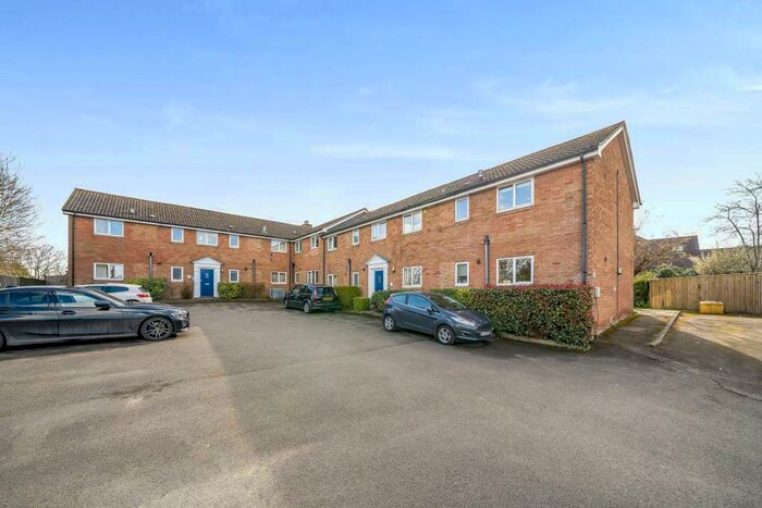 2 Bedroom Apartment To Rent In Badgers Close, Forest Hill, OX33