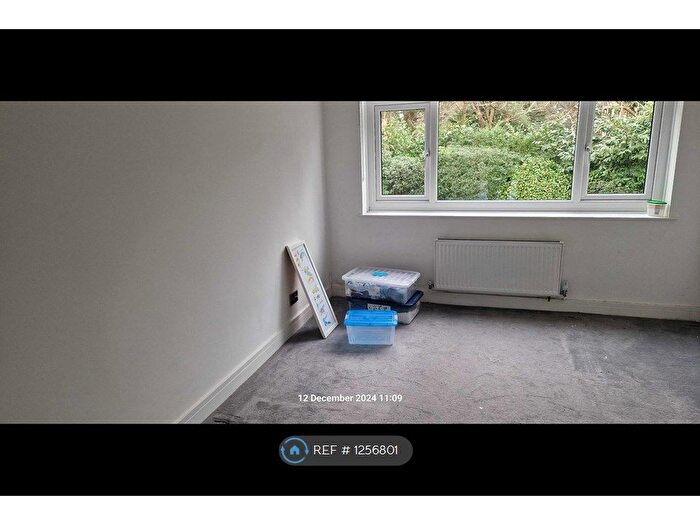 3 Bedroom Flat To Rent In The Avenue, Poole, BH13