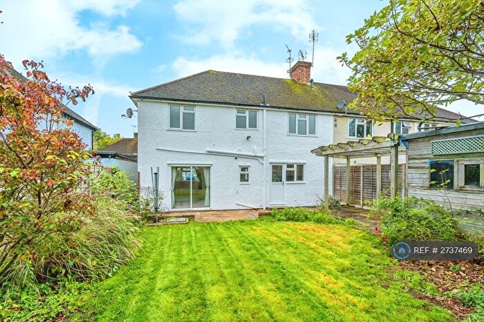 4 Bedroom Semi Detached House To Rent In Shakespeare Road, Addlestone, KT15