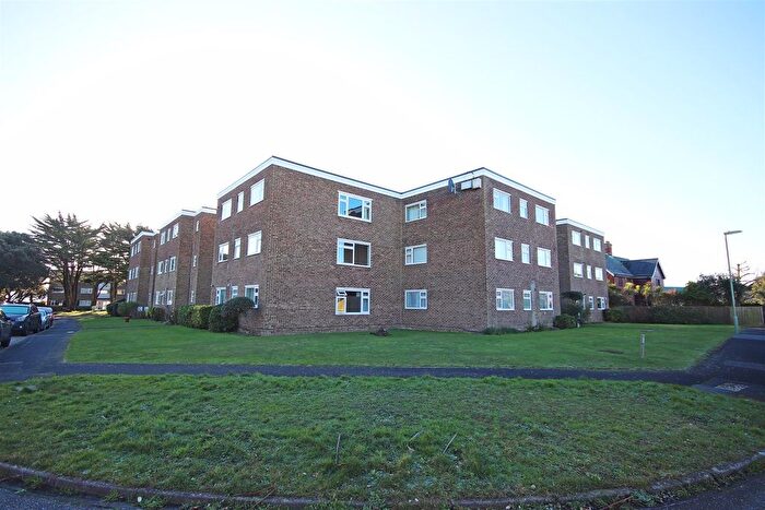 2 Bedroom Property To Rent In Rookcliff Way, Milford On Sea, Lymington, SO41