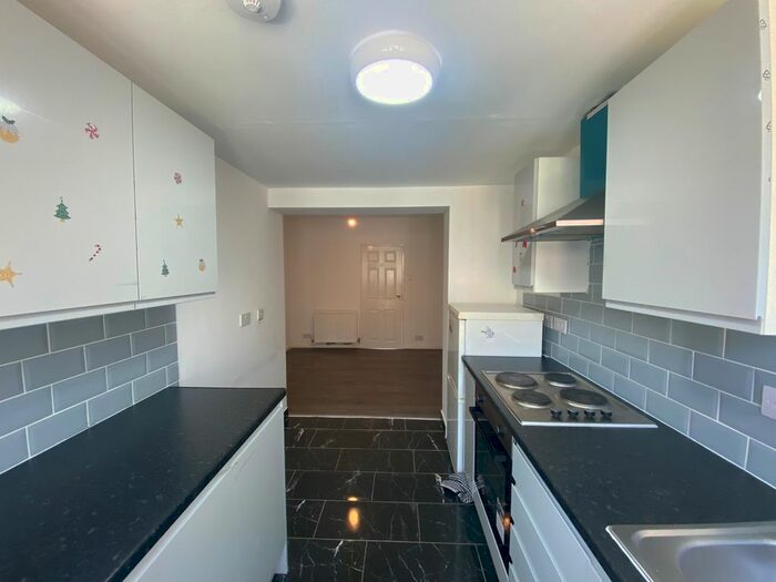 3 Bedroom Property To Rent In Orwell Close, Southampton, SO16