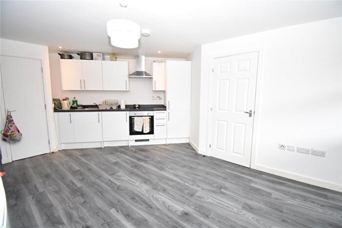 2 Bedroom Apartment To Rent In Carcaixent Square, Newbury, Berkshire, RG14