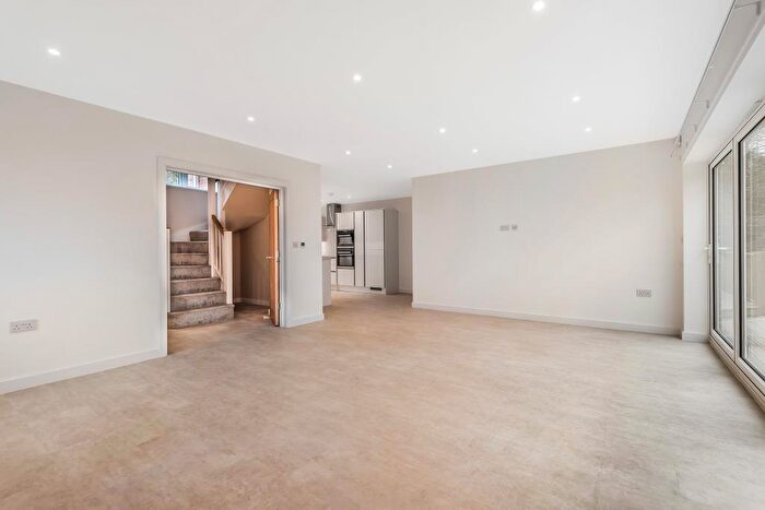5 Bedroom Detached House To Rent In Henley On Thames, Oxfordshire, RG9