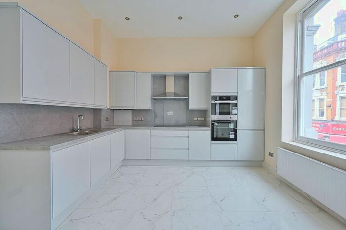 3 Bedroom Flat To Rent In Electric Avenue, Brixton, London, SW9