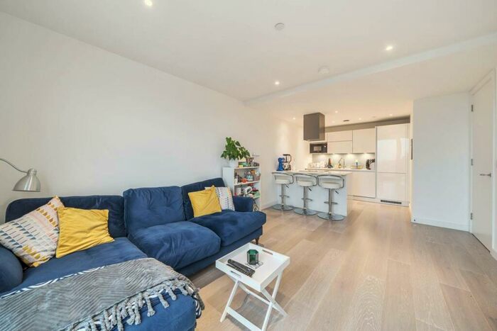 2 Bedroom Flat To Rent In City North East Tower, Finsbury Park, London, N4