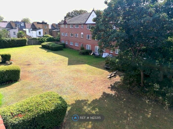 2 Bedroom Flat To Rent In Barnfield Close, London, SW17