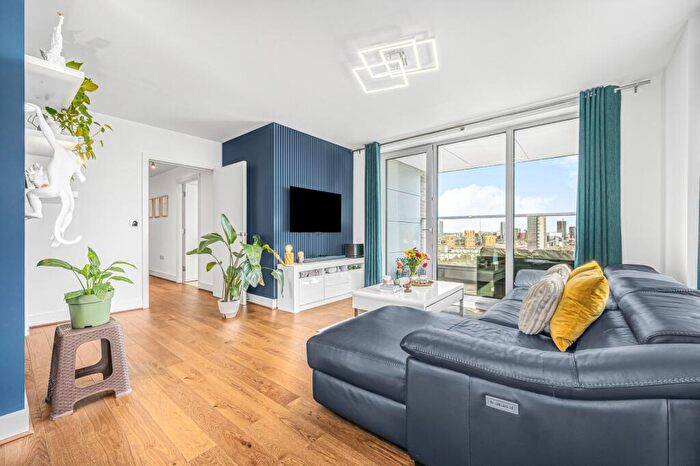 3 Bedroom Flat For Sale In East Ferry Road, Millwall, E14
