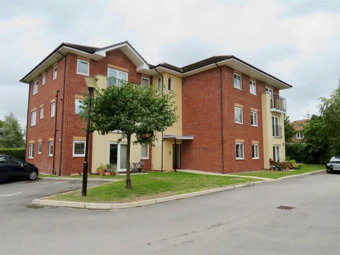 2 Bedroom Flat To Rent In Woodford Mews, Lostock Road, SK9