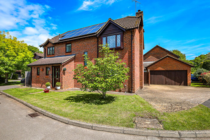 4 Bedroom Detached House For Sale In Bishearne Gardens, Liss, Hampshire, GU33
