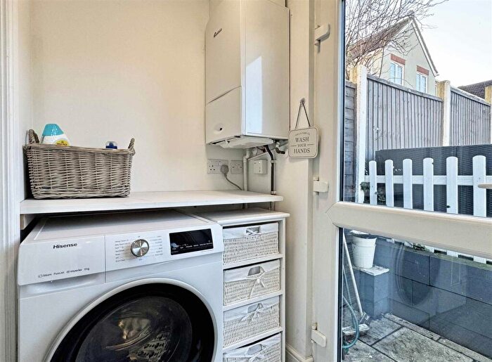 3 Bedroom End Of Terrace House For Sale In Dunoon Close, Braintree, CM7