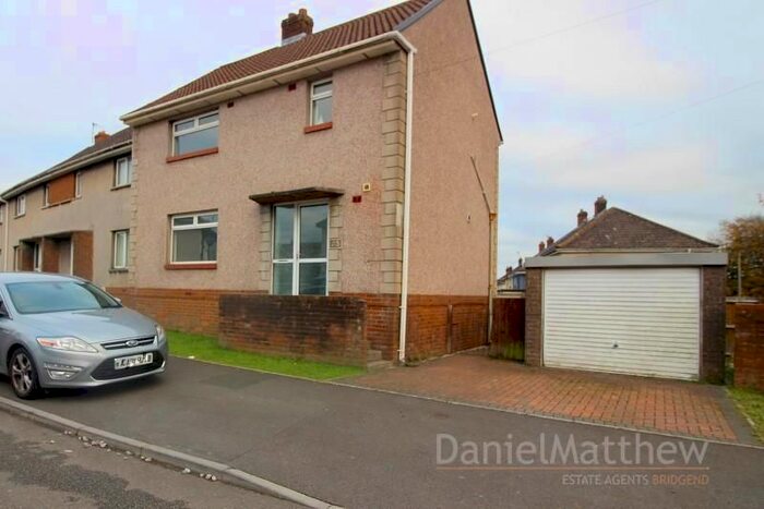 3 Bedroom End Of Terrace House To Rent In The Crescent, Bridgend, CF31