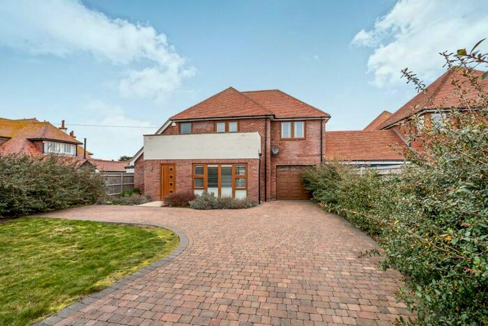 4 Bedroom Detached House To Rent In Selsey, PO20