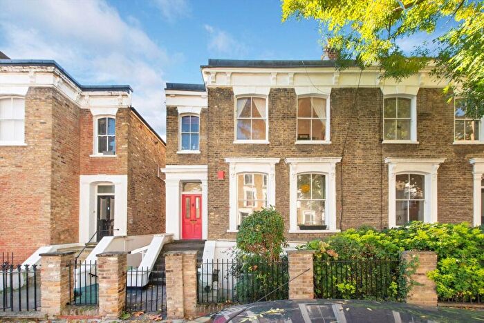 2 Bedroom Flat For Sale In Mildmay Road, Newington Green, N1