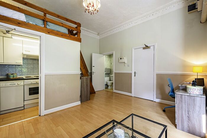 1 Bedroom Terraced House To Rent In Hyde Park Road, Leeds, LS6