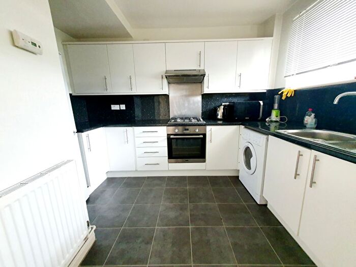 3 Bedroom Flat To Rent In Burbage Close, Borough, SE1